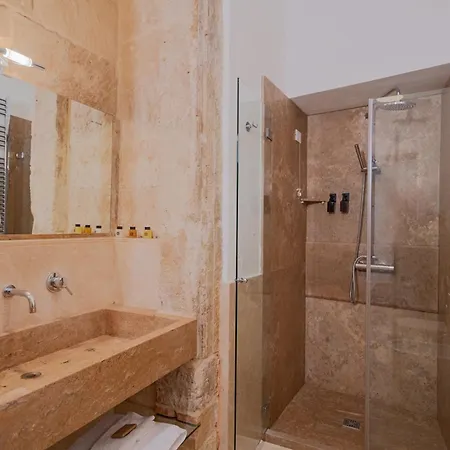 Vico Dei Bolognesi Palazzo Personè 3*